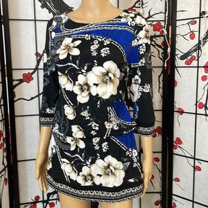 WHITE House/Black Market tunic  size Small- like new.